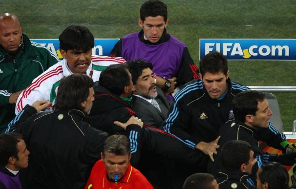 Mundial 2010: Argentina y México se pelaron camino de los vestuarios