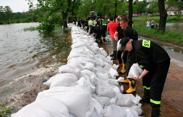 Las autoridades polacas advierten del riesgo sanitario del agua en las zonas inundadas