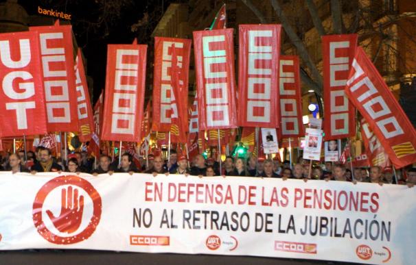 Miles de personas se manifiestan en Galicia, Castilla-La Mancha y Aragón contra la reforma de las pensiones