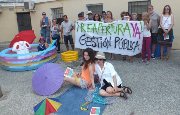 Participa e IU critican que Espadas opte por una "nueva privatización" de la piscina de Virgen de los Reyes