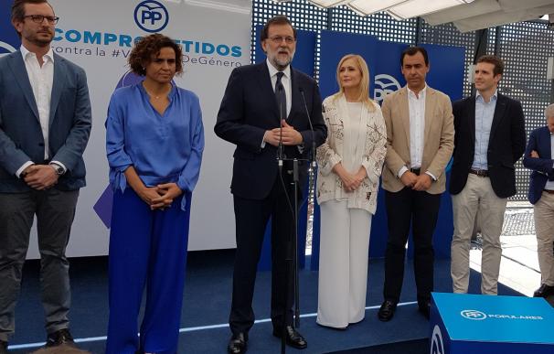 Rajoy, recibido con un aplauso en 'Génova': "Estoy contento de haber colaborado con la Justicia"
