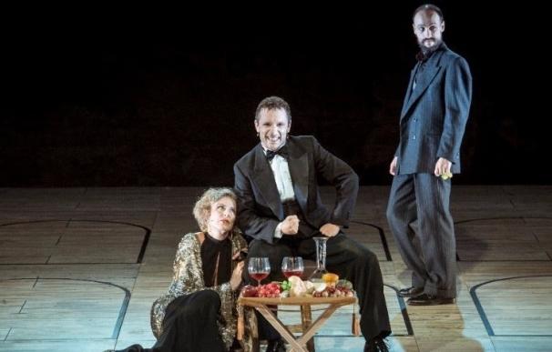 'Calígula' podrá verse en el Teatre Romea durante cinco semanas tras su éxito en el Grec