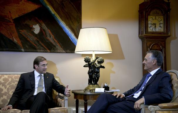 El primer ministro portugués Pedro Passos Coelho, y el presidente de la República, Anibal Cavaco Silva / AFP