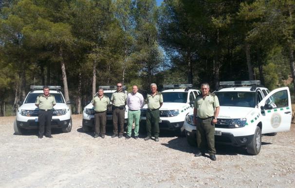 La Junta entrega cuatro vehículos para mejorar la vigilancia y custodia del entorno natural