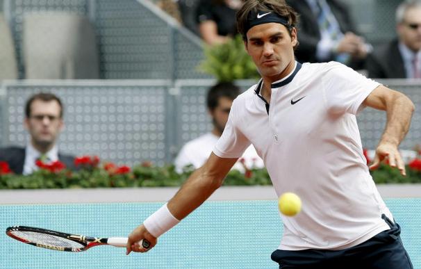 Federer inicia con autoridad la defensa del trono de Madrid
