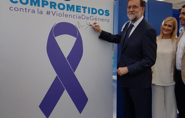 Rajoy aplaude el acuerdo contra el "ataque vandálico" a "muchas mujeres": "No es un pacto de declaraciones"