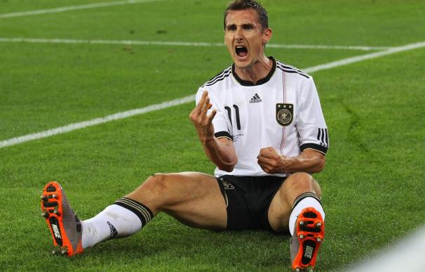 Klose nunca falla a su cita con el gol