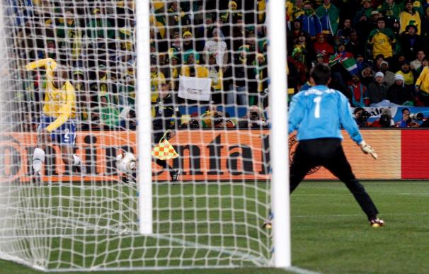 2-1. Maicon y Elano salvan el debut de Brasil ante un rival que hizo sufrir