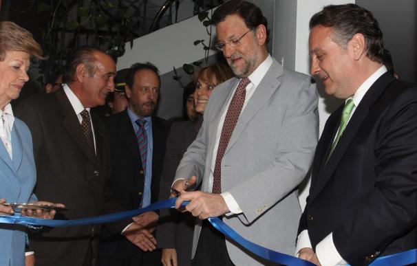 Rajoy inaugura una sede del PP en Colombia y se entrevista con Uribe