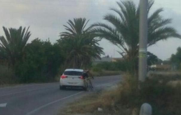 Detenido en Elche un conductor que sacó de la vía a un ciclista y fue fotografiado por un testigo