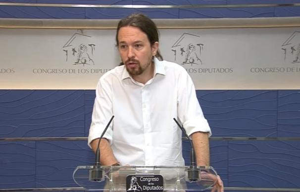 Pablo Iglesias avisa al PSOE de que Rajoy "no va a dimitir ni con agua caliente" e insiste en la moción de censura