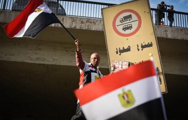 Al menos 18 los muertos en los disturbios en el aniversario de la revolución en Egipto