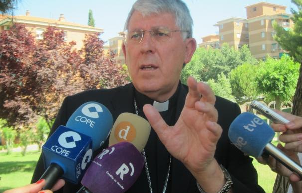 Arzobispo de Toledo niega que la Iglesia use la escuela para "catequizar" y llama a debatir sobre la elección educativa