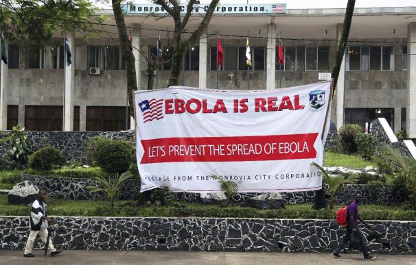 Sierra Leona ordena cerrar clínicas privadas y centros de ocio por el ébola