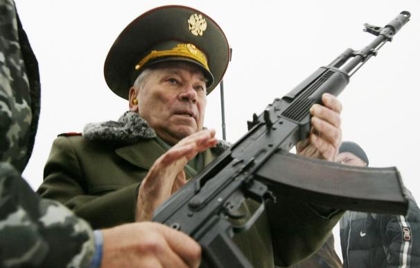 Mikhail Kalashnikov, el padre del rifle de asalto más conocido del mundo, el AK 47.