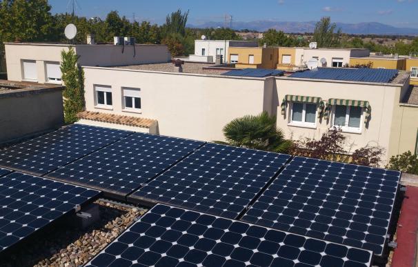 Una urbanización de San Sebastián de los Reyes comienza a instalar placas solares para producir su propia energía