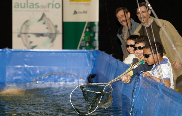 El Aula del Río permite esta semana en Valladolid disfrutar de pesca sin muerte