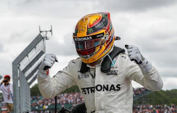 Hamilton reina en casa y gana en Silverstone por cuarto año consecutivo (EFE/EPA/VALDRIN XHEMAJ)