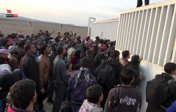 Las puertas del puesto fronterizo de Bab al-Salama, frontera con Turquía, permanecen cerradas