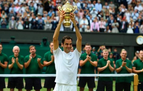 Roger Federer agranda su leyenda y conquista su octavo trofeo de Wimbledon