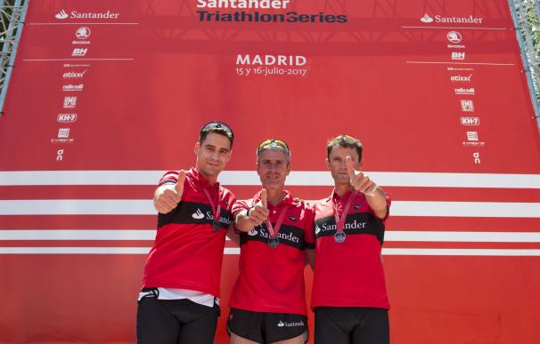 Martín Fiz y su equipo de amateurs terminan segundos en el Santander Triathlon Series Madrid