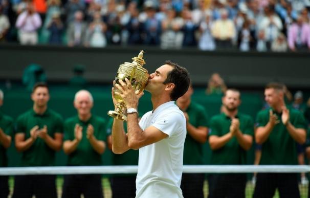 Federer aplasta a Cilic y se corona en Wimbledon por octava vez