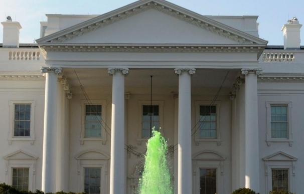 San Patricio tiñe de verde las fuentes de la Casa Blanca por tercer año