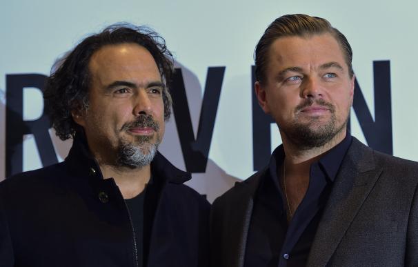 Mexican Director Alejandro Gonzalez Iñarritu (L) a