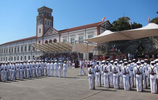 Felipe VI entrega en Marín (Pontevedra) los Reales Despachos a 196 nuevos oficiales de la Armada