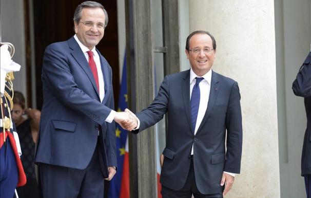 Hollande pide que el mantenimiento de Grecia en el euro deje de cuestionarse