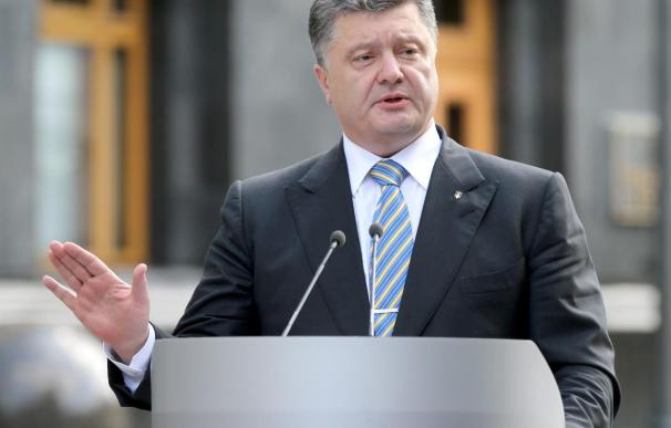 Poroshenko afirma que Ucrania ha demostrado que puede defenderse