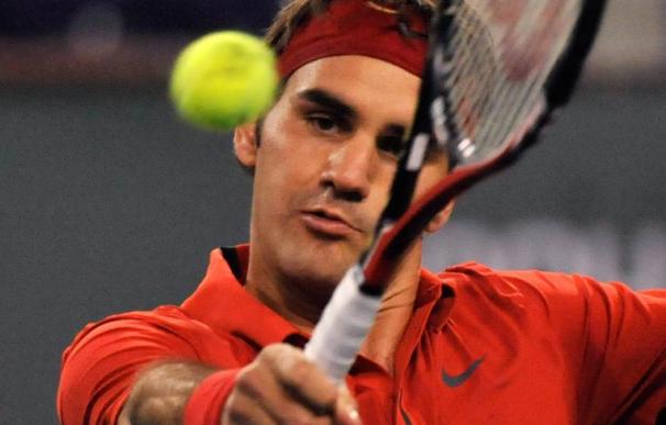 Federer sufre en la segunda ronda de Indian Wells y Davydenko abandona por una fractura en la muñeca