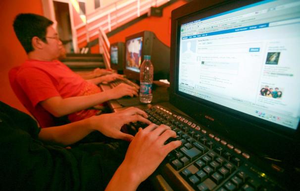 La CE modernizará norma sobre privacidad en internet por efecto de Facebook