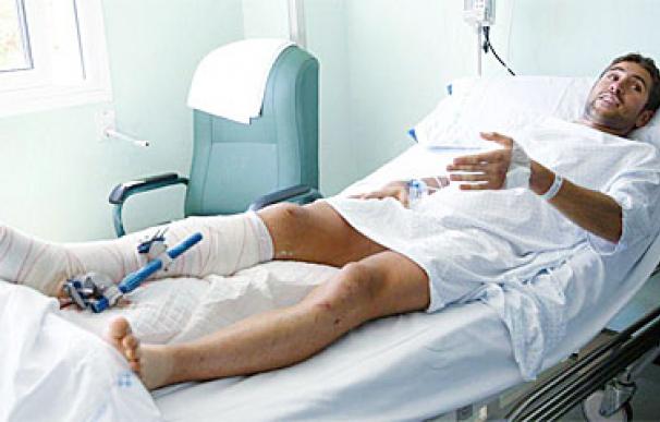El montañero Damián Ramos Sánchez se recupera de la fractura en un hospital asturiano. (Foto: Susana San Martín)