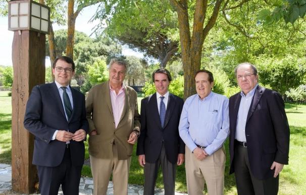 Aznar reúne a los expresidentes de Castilla y León para celebrar los 30 años de la primera victoria del partido