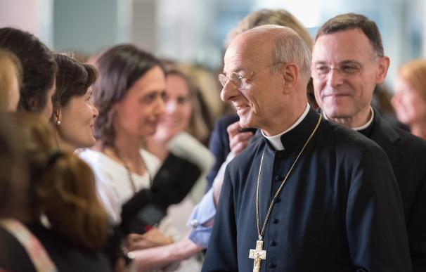 El prelado del Opus Dei, monseñor Fernando Ocáriz, anima a llevar esperanza al mundo en su visita a Madrid