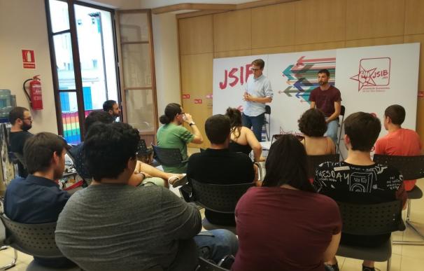El nuevo secretario general de la Juventudes Socialista explica a militantes de Baleares su programa político