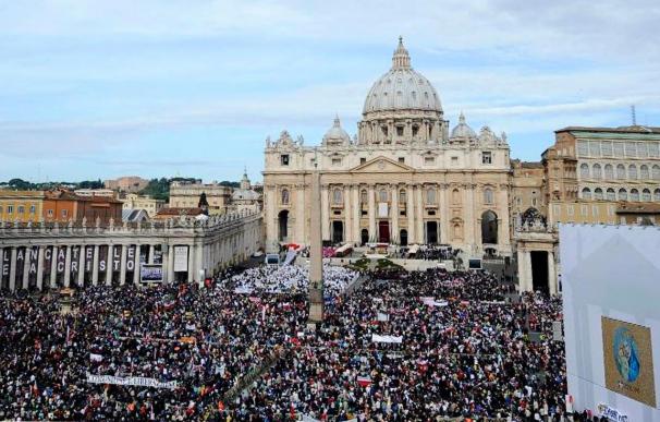 Benedicto XVI proclama beato a Juan Pablo II