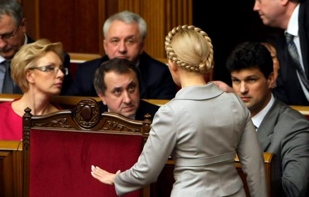 El Parlamento ucraniano destituye al Gobierno de Timoshenko
