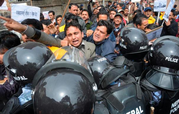Periodistas nepalíes se manifiestan por el asesinato de un colega en el sureste del país