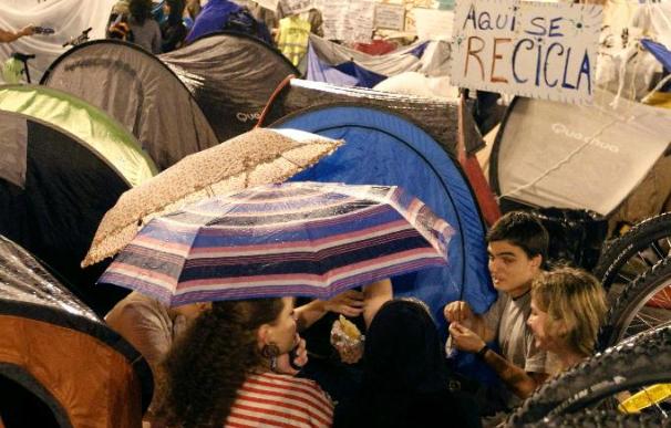 El Gobierno regional y el PP de Madrid exigen el desalojo de la Puerta del Sol