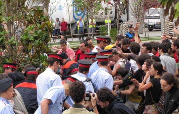 Dos detenidos y varios heridos en el desalojo de la acampada en Lleida