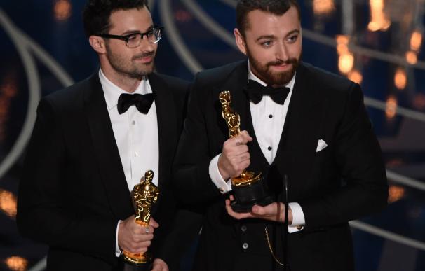 Sam Smith logra el Óscar a mejor canción original / AFP