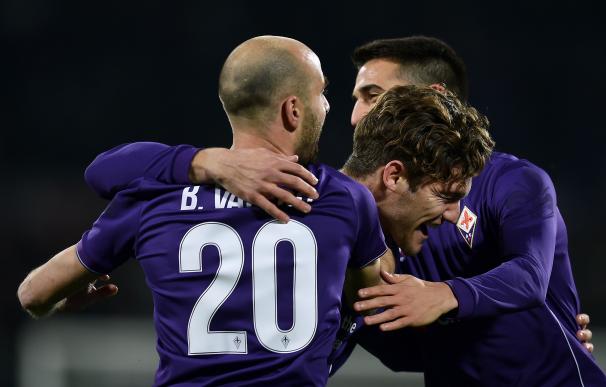 Marcos Alonso celebra el tanto de la Fiorentina. / AFP