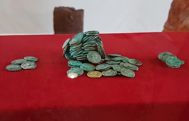 Presentan el tesoro de monedas romanas hallado en una excavación de la mina de Riotinto