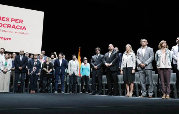 La Guardia Civil pide documentación del referéndum en el Teatro de Cataluña