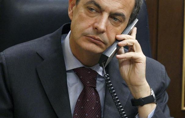 Zapatero estudia con Papandreu y Van Rompuy la posible ayuda a Grecia