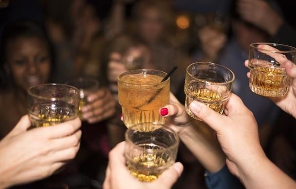 Un estudio confirma que el consumo de alcohol aumenta el riesgo de demencia
