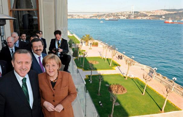 La visita de Merkel a Turquía no acerca las posturas respecto a Irán y la Unión Europea