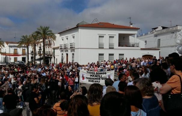 Una concentración en Monesterio (Badajoz) recuerda a Manuela Chavero al cumplirse un año de su desaparición